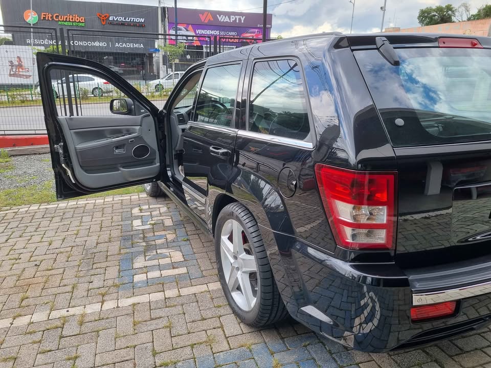 JEEP GRAND CHEROKEE SRT 8 - Imagem 3