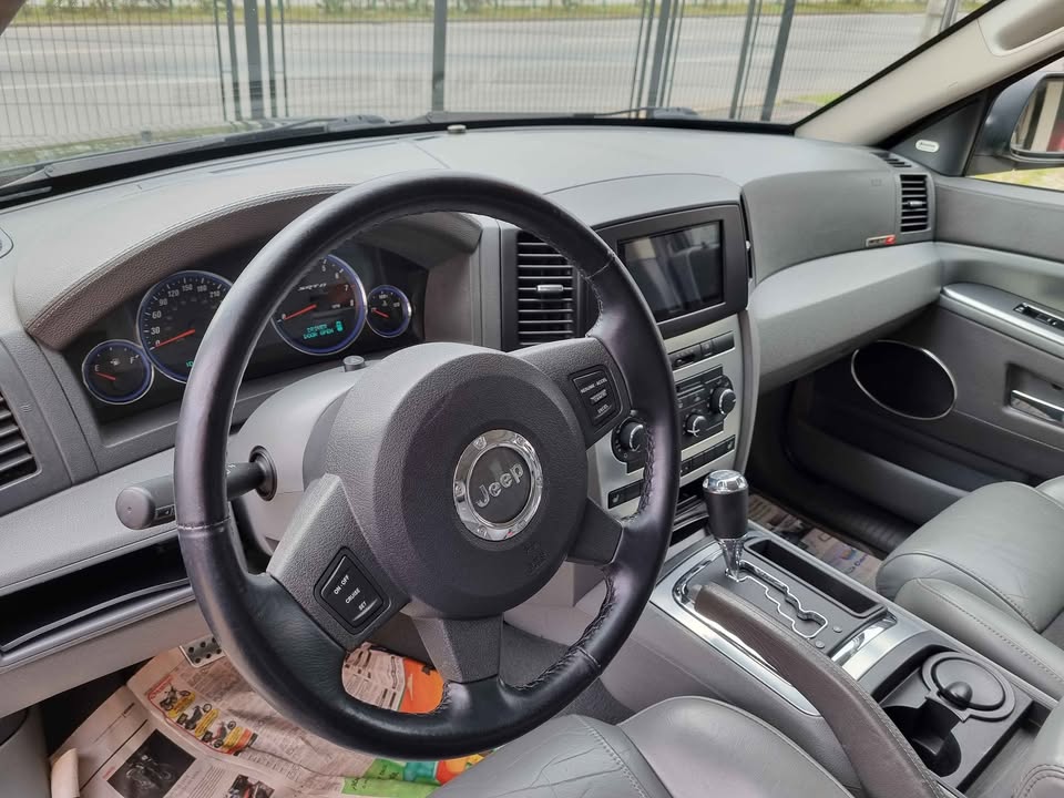 JEEP GRAND CHEROKEE SRT 8 - Imagem 6