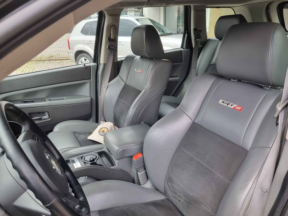JEEP GRAND CHEROKEE SRT 8 - Imagem 7